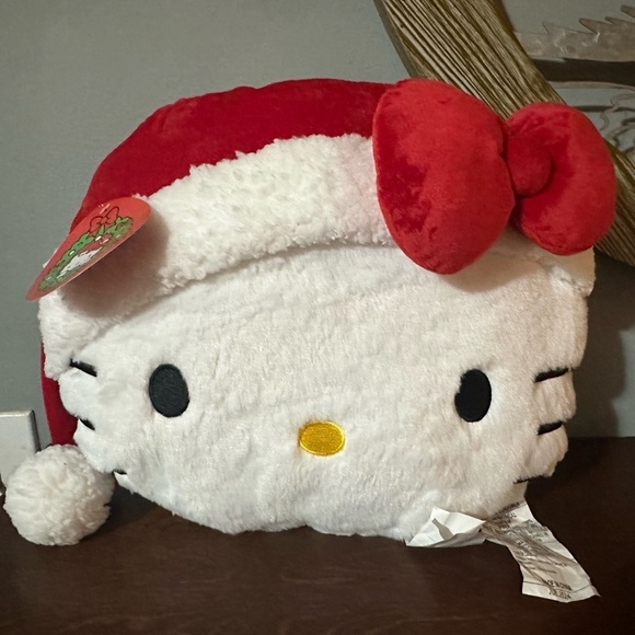 *CLEARANCE* 
BNWT Hello Kitty Santa Head Christmas Pillow - Picture 1 of 5